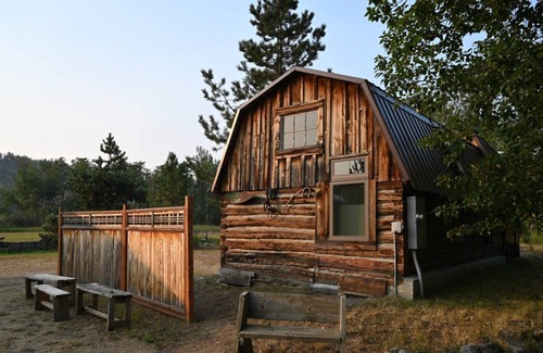 Roscoe Cabin | Charming small barn conversion with stunning East Rosebud views