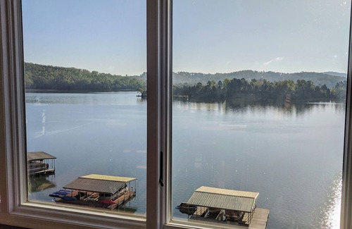La Follette House | Charming spacious 6 bedroom lakefront house on beautiful Norris Lake!