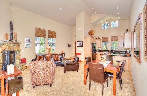 Truckee House | Charming, spacious retreat nestled in Winter Creek, close to Truckee’s best!