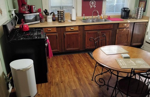 Dayton Apartment | Charming St Anne's Hill apartment in vibrant Dayton