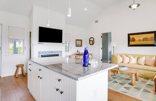 Hampton Bays Hotel | Charming, Stand-alone, Single-story Garden Cottage at Historic Canoe Place Inn