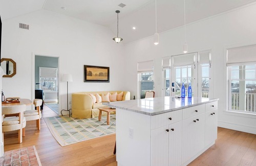 Hampton Bays Hotel | Charming, Stand-alone, Single-story Garden Cottage at Historic Canoe Place Inn
