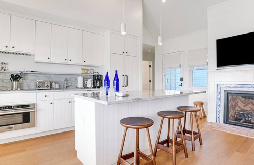 Hampton Bays Hotel | Charming, Stand-alone, Single-story Garden Cottage at Historic Canoe Place Inn