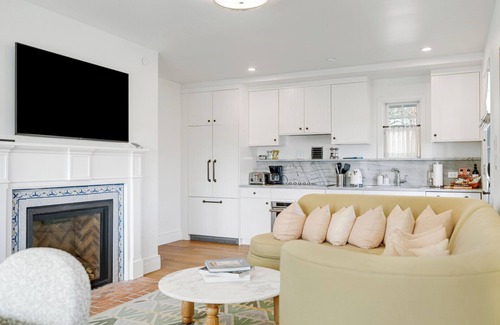 Hampton Bays Hotel | Charming, Stand-alone, 2-Story, Garden Cottage at Historic Canoe Place Inn