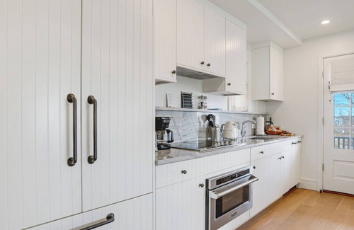 Hampton Bays Hotel | Charming, Stand-alone, 2-Story, Garden Cottage at Historic Canoe Place Inn