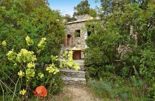 Villes-sur-Auzon House | Charming stone Tiny House with private terrace, Villes-sur-Auzon