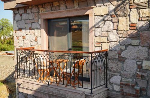 Ayvalik Bed & Breakfast | Charming Stone Studio with Balcony & Breakfast-8