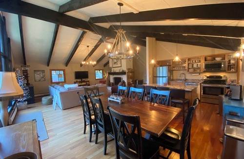 Stratton Mountain House | Charming Stratton ski house/chalet - mountain view & quick walk to slopes