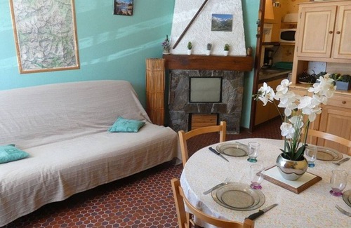 Pla d'Adet Apartment | Charming Studio for 4 in Saint-Lary-Soulan - Near Slopes, Parking, South-West Exposure