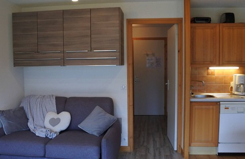 Morzine Apartment | Charming Studio at the Foot of Pleney Slopes, Morzine - Sleeps 4 - Balcony, Parking, Ski Locker