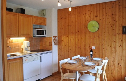 Morzine Apartment | Charming Studio at the Foot of Pleney Slopes, Morzine - Sleeps 4 - Balcony, Parking, Ski Locker