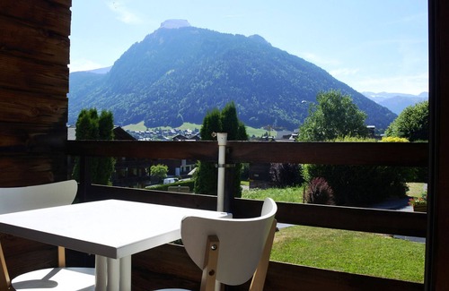 Morzine Apartment | Charming Studio at the Foot of Pleney Slopes, Morzine - Sleeps 4 - Balcony, Parking, Ski Locker