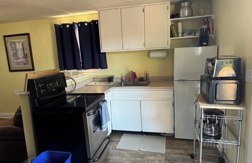 Disston Heights Apartment | Charming studio in beautiful St. Petersburg with AC