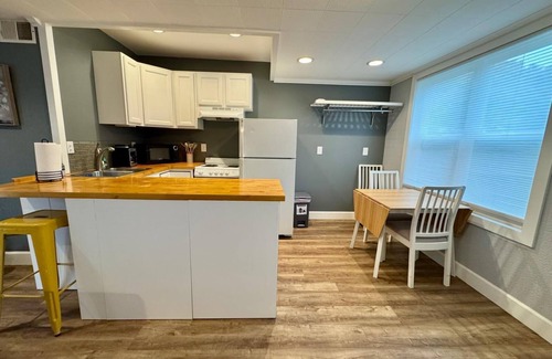 Roxhill Apartment | Charming studio in marvelous Seattle with fenced patio