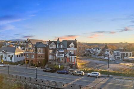 Mount Washington Apartment | Charming Studio-Panoramic View-Your Pittsburgh Sanctuary