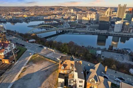 Mount Washington Apartment | Charming Studio-Panoramic View-Your Pittsburgh Sanctuary