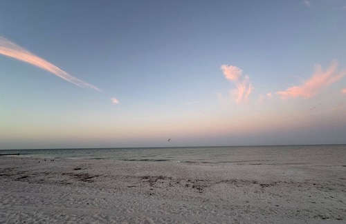 St. Pete Beach Apartment | Charming studio with WiFi and AC in delightful Treasure Island