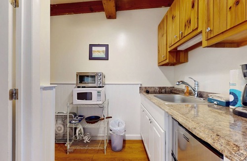 Ogunquit - Wells Apartment | Charming studio w/shared pool & terrace - near beaches & coastal attractions