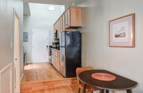 Center City East Apartment | Charming Studio w/King Bed in Washington Square