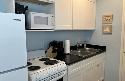 Port Aransas Condo | Charming Studio with Pool & Beach Access