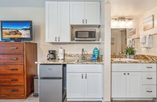 Kihei Apartment | Charming studio with AC and WiFi in pleasant Kihei