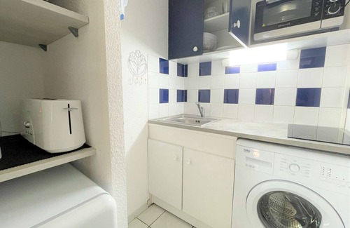 Les Ayguades Apartment | Charming Studio with Mezzanine, Pool & BBQ - Close to Beach in Gruissan