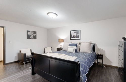 Roswell House | Charming & stylish getaway with fire pit, grill, & generous patio - near parks