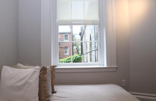 Beacon Hill Apartment | Charming & Stylish Studio on Beacon Hill #6