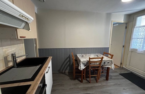 La Roche-Posay Apartment | Charming T2 with WIFI and parking in central La Roche-Posay