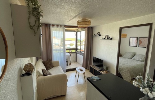 Saint-Nazaire Apartment | Charming T2 with sea view and direct access to private parking lot