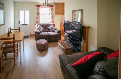 Forsbrook House | Charming terraced cottage close to Alton Towers