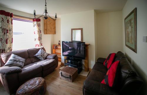 Forsbrook House | Charming terraced cottage close to Alton Towers