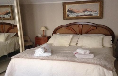 Dax House | Charming town centre house with garden