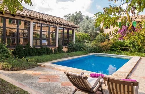 Petra House | Charming town house for12. Ideal for groups, enabled for yoga & meditation.