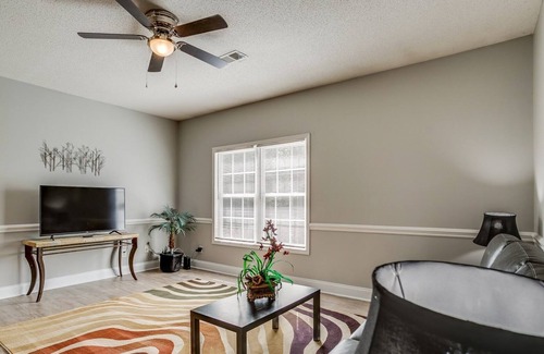 Johnson City House | Charming Townhome - 2 story, 2 bd, 2 bath, 1 car garage. No smoking. No pets.