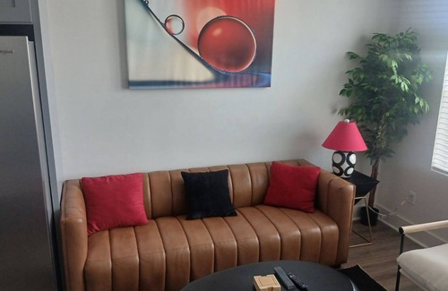 Lafayette House | Charming townhome with WiFi and King Bed in brilliant Lafayette