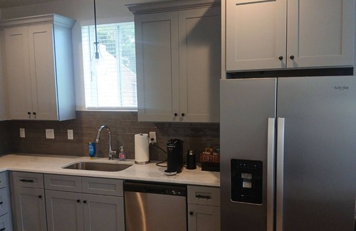 Lafayette House | Charming townhome with WiFi and King Bed in brilliant Lafayette