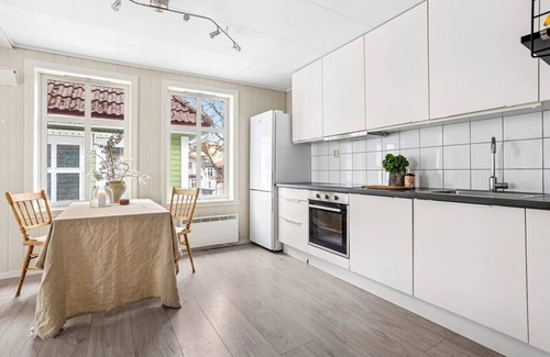 Bergen City Centre Apartment | Charming Townhouse - Walk Everywhere!