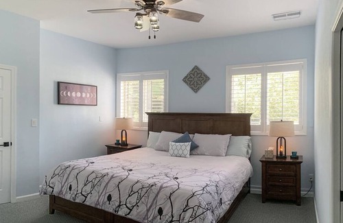 Colbert Cottage | Charming Tudor Guest House on park like setting