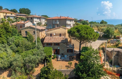 Gualdo Cattaneo House | Charming Tuscany style home with AC and heater in beautiful Umbria.