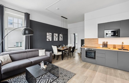 Hamelin Apartment | Charming Twelve | For families, companies & groups | Balcony | 2 parking spaces