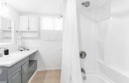 Las Vegas House | Charming Two Bedroom! Sleeps 6! Close To Strip!