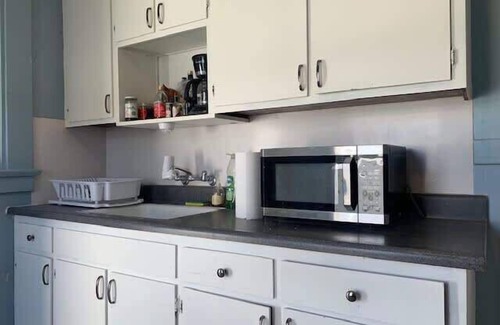 Golden Hill Apartment | Charming Upper-Level Stay | Balconies + DT Views