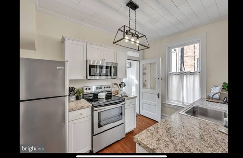 Lancaster House | Charming upscale 3-bedroom 2 bath townhome with WiFi, AC in marvelous Lancaster.