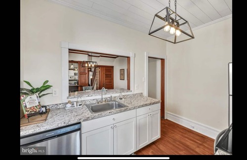 Lancaster House | Charming upscale 3-bedroom 2 bath townhome with WiFi, AC in marvelous Lancaster.