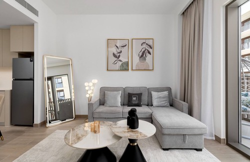 Dubai Apartment | Charming Urban Escape w/Resort-Style Facilities