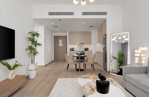 Dubai Apartment | Charming Urban Escape w/Resort-Style Facilities