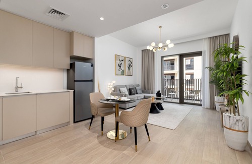 Dubai Apartment | Charming Urban Escape w/Resort-Style Facilities