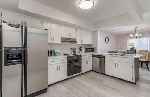 Lauderdale-by-the-Sea Ski Chalet | Charming 2-bedroom chalet with WiFi and AC in wonderful Lauderdale-by-the-Sea