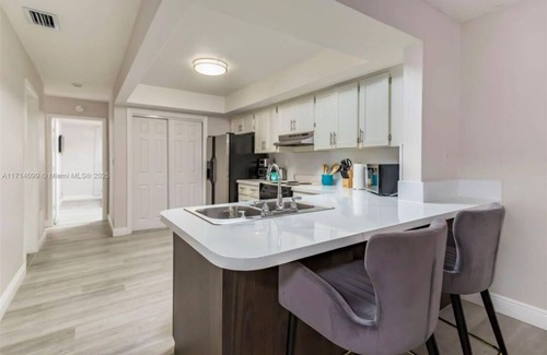 Lauderdale-by-the-Sea Ski Chalet | Charming 2-bedroom chalet with WiFi and AC in wonderful Lauderdale-by-the-Sea